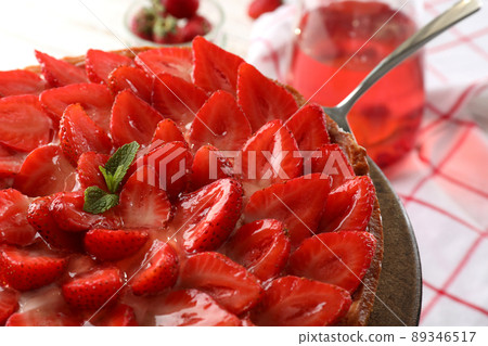 Concept of delicious food with strawberry tart, close up Concept of delicious food with strawberry tart, close up 89346517