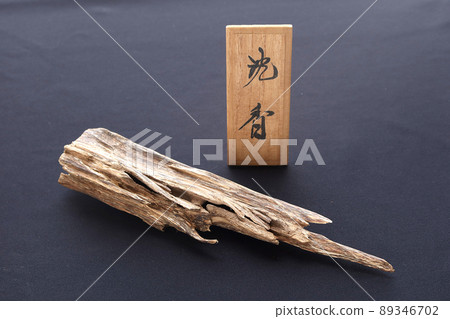 Agarwood, which is the raw material for incense for burning incense in Buddhist ceremonies 2 Agarwood, which is the raw material for incense for burning incense in Buddhist ceremonies 2 89346702