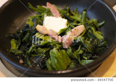 Saute of spinach and bacon Saute of spinach and bacon 89347700