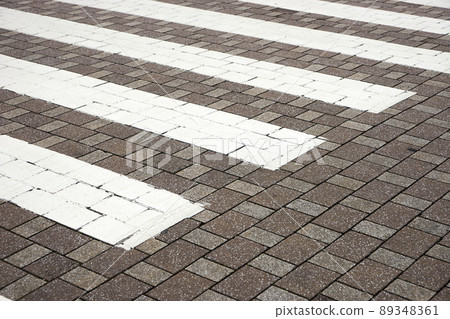 人行橫道,白線,時尚路,鵝卵石,車道,向上 人行橫道,白線,時尚路,鵝卵石,車道,向上 89348361