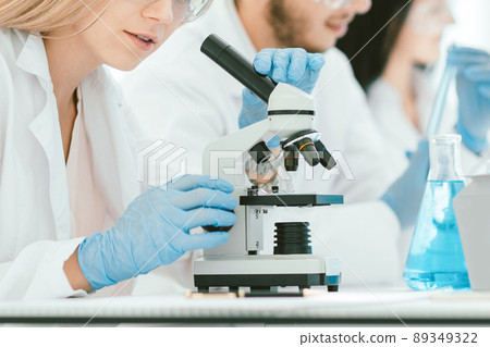 close up.woman scientist conducting experiments with liquid 89349322