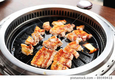 Korean restaurant Samgyeopsal (grilled pork rose) 89349418