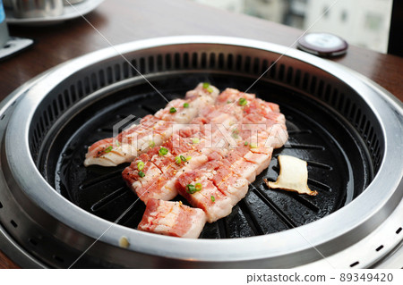 Korean restaurant Samgyeopsal (grilled pork rose) Korean restaurant Samgyeopsal (grilled pork rose) 89349420