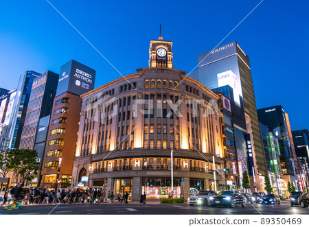 Tokyo cityscape of Japan May GW. Golden Week with no restrictions on activities for the first time in 3 years. Many people in Ginza = May 3 Tokyo cityscape of Japan May GW. Golden Week with no restrictions on activities for the first time in 3 years. Many people in Ginza = May 3 89350469