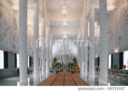 White Buddha Wat Huay Pla Kang temple, Chiang Rai, Thailand 89351487