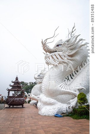 White Buddha Wat Huay Pla Kang temple, Chiang Rai, Thailand 89351488