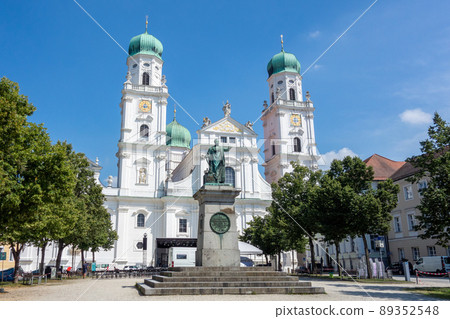 Germany, Passau, St. Stephen's Cathedral 89352548