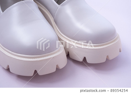 Women's shoes with massive soles. Mary Jane shoes. Beige shoes with modern thick soles. Modern fashion trend. View from above Women's shoes with massive soles. Mary Jane shoes. Beige shoes with modern thick soles. Modern fashion trend. View from above 89354254