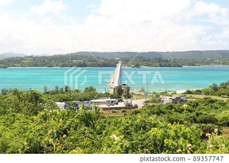 沖繩縣今歸仁村古宇利大橋和翠綠的大海古宇利島 89357747