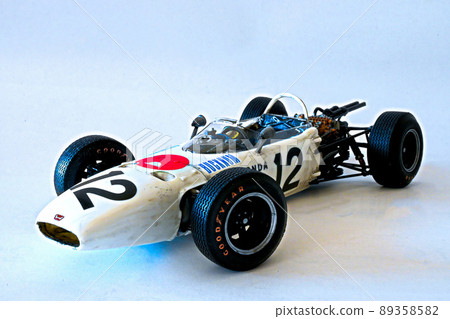 Racing car plastic model 89358582