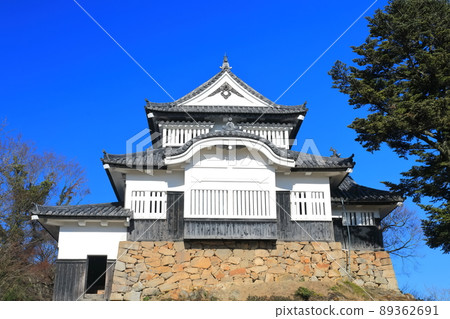 [岡山縣]碧山松山城在晴朗的天空下 89362691