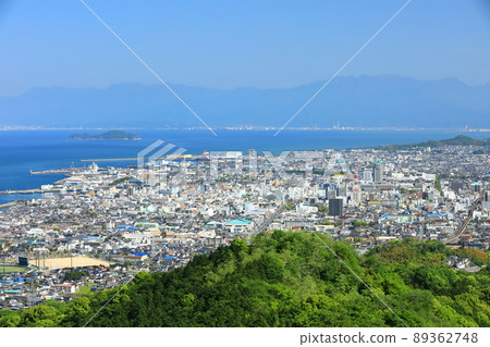 [愛媛縣]晴天下的今治市中心景觀 89362748