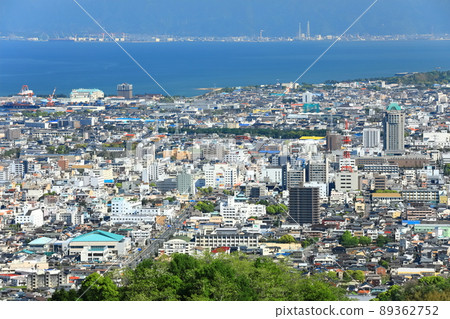 [愛媛縣]晴天下的今治市中心景觀 89362752