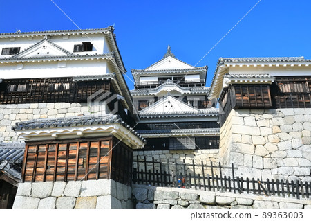 [愛媛縣]晴空下的松山城（本館） 89363003