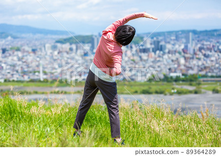 Japanese middle-aged woman exercising outdoors Japanese middle-aged woman exercising outdoors 89364289