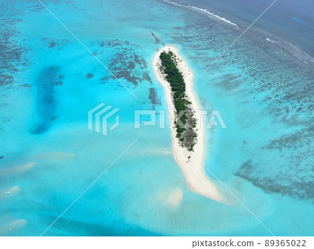 Sand bank on coral reef near Maldive islands Sand bank on coral reef near Maldive islands 89365022