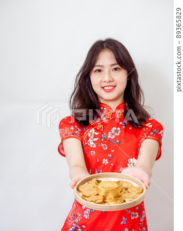 Written by a traditional flag, a female red envelope, a red envelope with a white background, and a red envelope with a white background. Written by a traditional flag, a female red envelope, a red envelope with a white background, and a red envelope with a white background. 89365829