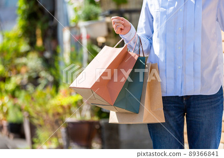 Middle woman with a shopping bag in town Middle woman with a shopping bag in town 89366841