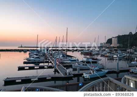 At Atami beach in the early morning At Atami beach in the early morning 89368826