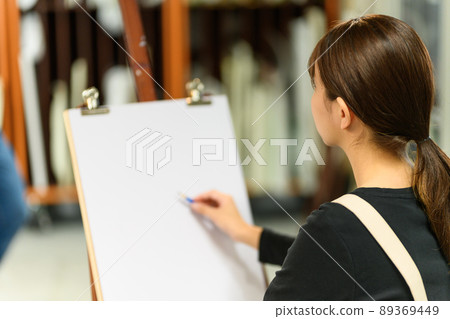 學習藝術的年輕人 89369449