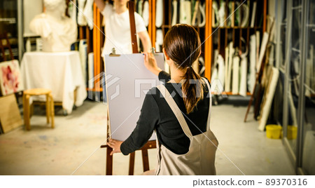 Young people studying art Young people studying art 89370316