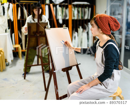 Young people studying art Young people studying art 89370317