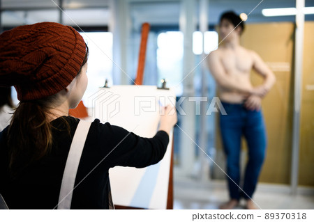 Young people studying art Young people studying art 89370318