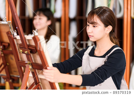 學習藝術的年輕人 89370319
