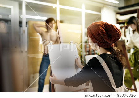 學習藝術的年輕人 89370320