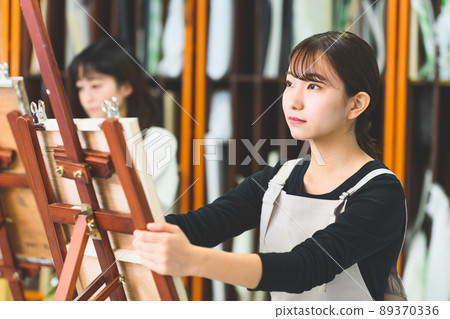 學習藝術的年輕人 89370336