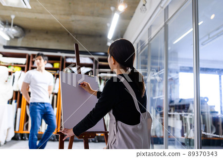 學習藝術的年輕人 89370343