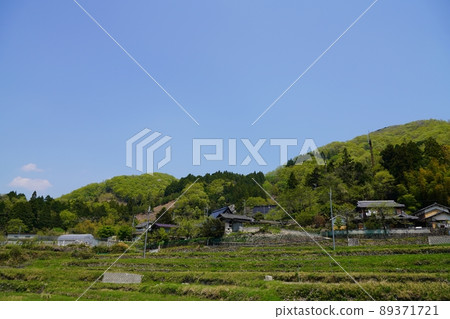 從兵庫縣川西市北雪裡山高速公路看到的黑川里山風景（晚春） 89371721
