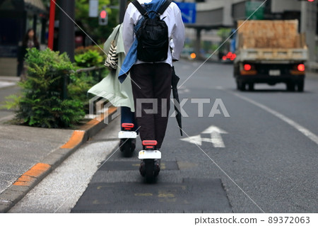 Image of an electric kickboard running on the road 89372063