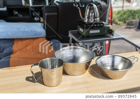 [Preparing lunch in the car, arranging Sierra cups] 89372645