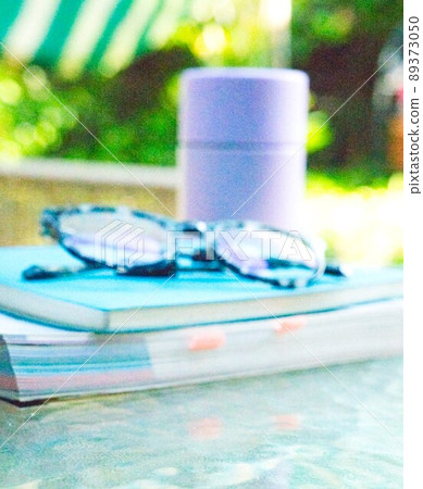 Fresh green and a rest after researching 89373050