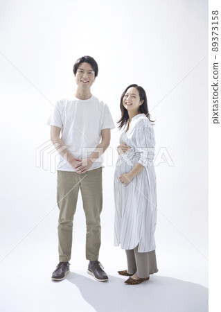 Pregnant couple couple maternity Pregnant couple couple maternity 89373158