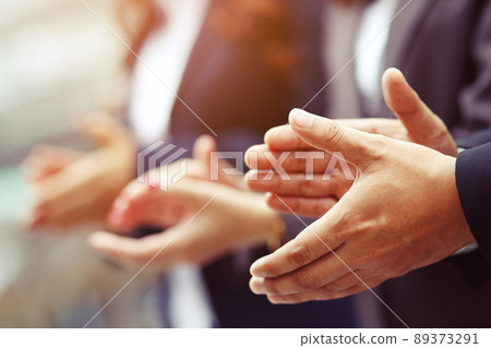 business people applaud congratulate with sales that exceeded the target business people applaud congratulate with sales that exceeded the target 89373291