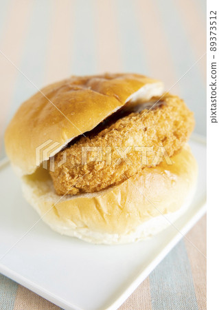 Delicious croquette sandwich 89373512