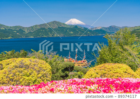 (Kanagawa Prefecture) Hakone Onshi Park, Lake Ashi Pleasure Boat and Mt. Fuji where azaleas bloom (Kanagawa Prefecture) Hakone Onshi Park, Lake Ashi Pleasure Boat and Mt. Fuji where azaleas bloom 89374117