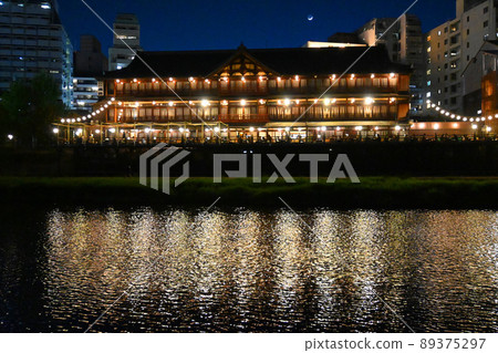 Noryo Yuka with a beautiful sparkle on the surface of the Kamo River in Kyoto City in May 89375297
