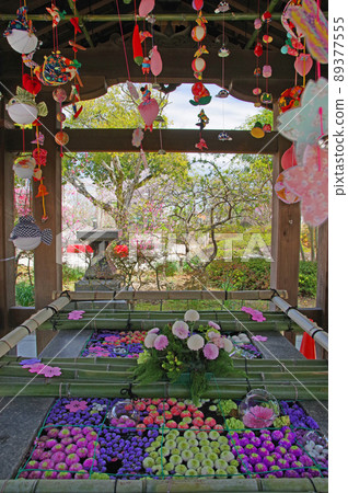 Beautifully decorated Chozuya with flower hand water and sagemon 89377555