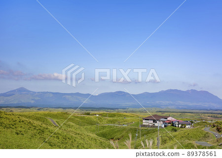 從大觀峰俯瞰宮古橋山和九十九高原 89378561