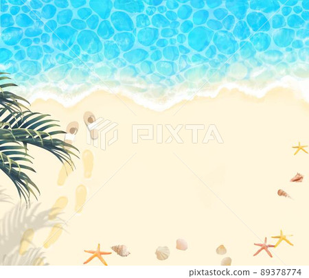 從上面看到的夏日沙灘和翡翠綠海海灘上帶貝殼、涼鞋和腳印的棕櫚樹背景材料 89378774