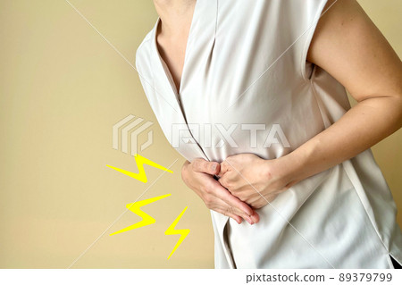 A woman whose stomach hurts 89379799