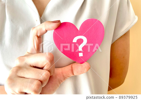 Women and hearts and question marks Women and hearts and question marks 89379925