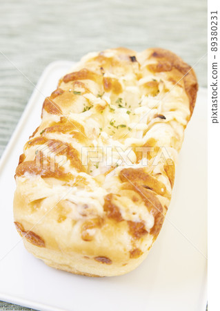 Delicious onion bread 89380231