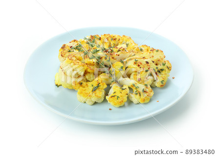 Plate with baked cauliflower isolated on white background 89383480