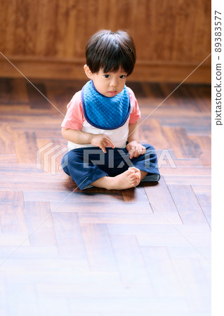 一歲半的男孩 89383577