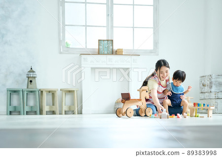 Image of a female childcare worker in her 20s 89383998