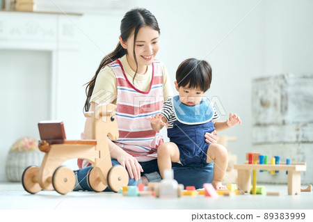 20多歲的女保育員形象 89383999